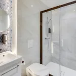 Brp Center, Four Apartment Cannes