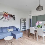 Brp Center, Four Apartmán *