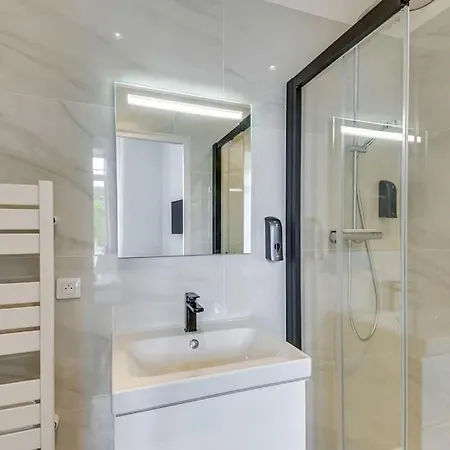 Brp Center, Four * Cannes