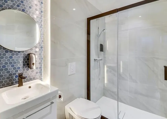 Brp Center, Four * 戛纳