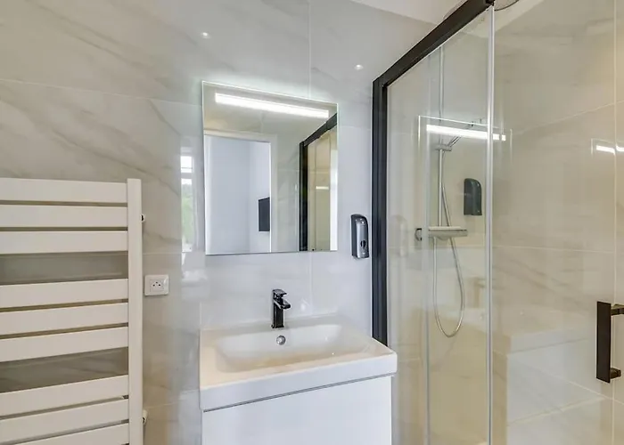 Brp Center, Four * 戛纳